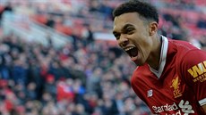 Trent Alexander-Arnold z Liverpoolu oslavuje svoji trefu.