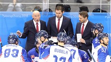 Kanadský trenér slovenských hokejistů Craig Ramsay (vlevo) při utkání proti...