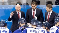 Kanadský trenér slovenských hokejist� Craig Ramsay (vlevo) p�i utkání proti...