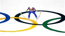 eský sdruená Tomá Portyk pi olympijském skoku na velkém mstku. (20. února...