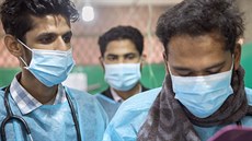 MSF’s Bangladeshi medical staff at the Diphtheria Treatment Centre in...