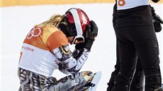 RADOST V CÍLI. Česká snowboardistka Ester Ledecká (vlevo) zvítězila v...