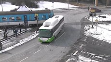 Autobus ve Frýdku-Místku vjel na přejezd těsně před vlakem