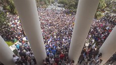 Tisíce studentů dorazily k floridskému Kongresu, aby přesvědčily politiky k...