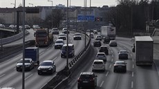Provoz na dálnici, která prochází Berlínem. Případný zákaz dieselů v německých...