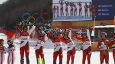 �výca�i slaví zlaté medaile v sout�i dru�stev.