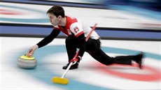 výcarský skip Peter de Cruz v semifinále olympijského curlingového turnaje