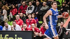 eský basketbalista Jaromír Bohaík bhem duelu s Bulharskem.