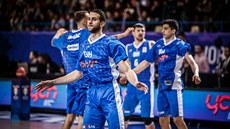 Bosentí basketbalisté se hecují proti Rusku.