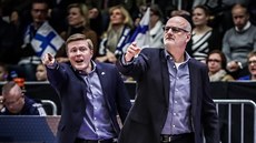 Finský trenér Henrik Dettmann (vpravo) a jeho asistent Lassi Tuovi usmrují...