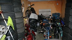 Odcizené p�edm�ty, které policie zabavila u dvojice pachatel� vykrádající...