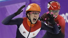 Nizozemská rychlobruslaka Suzanne Schultingová slaví triumf v olympijském...