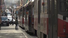 Prasklá kolej zastavila tramvaje u praského Karlova námstí