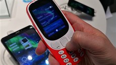 Opera�ní systém Jolla Sailfish na oby�ejném telefonu dovolí spou�t�t Android...