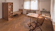Pracovna. V pokoji v pat�e Otto Rothmayer �il a tvo�il. Pracovní st�l lze...