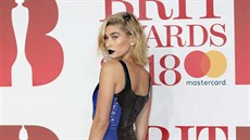 Modelka Hailey Baldwinová na Brit Awards (Londýn, 21. února 2018)