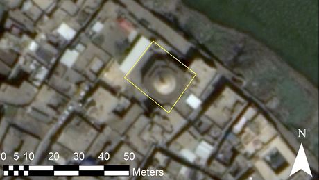 Satelitn snmky umouj nzorn pohled na nsledky vlky v irckm Mosulu. Na...
