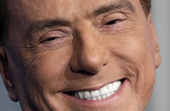 Lídr italské strany Vzhru, Itálie Silvio Berlusconi v televizní show Porta a...