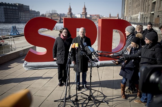 Andrea Nahlesová a Olaf Scholz z SPD. (4. bezna 2018)