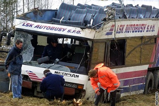 Autobus po havárii u Naidel.