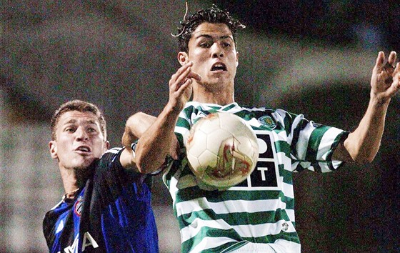 Hvzda Sportingu Lisabon Cristiano Ronaldo v ervenci 2003