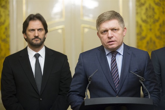 Slovenský premiér Robert Fico a ministr vnitra Robert Kaliák (vlevo)