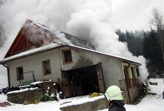 Požár rodinného domu v Dolní Bečvě na Vsetínsku.