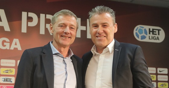 V březnu úsměvy, v červenci vyhazov. Pavel Hapal (vpravo) a sportovní ředitel Zdeněk Ščasný.