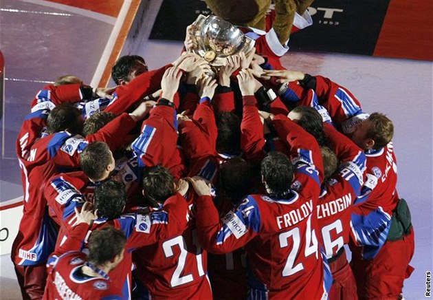Ru�tí hokejisté s pohárem pro mistra sv�ta 2009