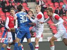 Slávista Michal Frydrych (druhý zprava) pidává druhý gól do branky Liberce v...