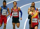 Óscar Husillos (vpravo) bhem závodu na 400 metr na halovém mistrovství svta...