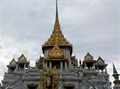Wat Traimit najdete snadno, u do dáli záí zlatem.