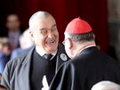 Karel Schwarzenberg hovoí s Dominikem Dukou na inauguraci Miloe Zemana ve...