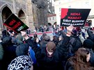 Demonstrace na Praském hrad proti Miloi Zemanovi v den jeho slavnostní...