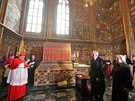 Praský arcibiskup kardinál Dominik Duka poehnal Zemanovi, poté spolen...