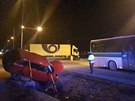 Sráka autobusu a osobního auta v plzeské ásti Kimice skonila zranním...