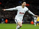 Korejský záloník Son Heung-min z Tottenhamu slaví gól do sít Juventusu v...