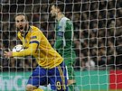 Argentinský útoník Gonzálo Higuaín z Juventusu se raduje z gólu proti...