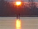 Led pokryl i olomoucké jezero Podbrady, eho hned v nedli vyuili první...