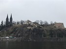 Policejní potápi prozkoumávají dno Vltavy pod Vyehradem kvli nevybuchlé...