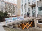 Poliklinika Pod Majránkou v Praze 6 čeká na opravu, ta však stále nepřichází