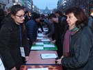 Lid na praskm Vclavskm nmst demonstrovali a podepisovali petici za...