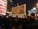 Lid na praskm Vclavskm nmst demonstrovali za odvoln Zdeka Ondrka....
