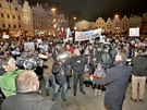 Tak v Plzni se demonstrovalo za odvoln Zdeka Ondrka. (5. bezna 2018)