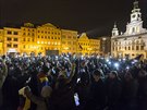 V eských Budjovicích protestovalo okolo 600 lidí. (5. bezna 2018)