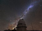 Mln drha nad kopul dnskho 1,54m dalekohledu na observatoi ESO, La...