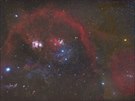 Souhvzd Orion s velkou mlhovinou uprosted, tzv. Barnardovm obloukem...