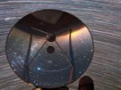 Drhy hvzd zrcadlc se v parabole 20metrovho vdskho radioteleskopu na...