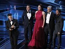 Režisér Sebastian Lelio přijímá Oscara za nejlepší cizojazyčný film, získal jej...