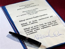 Podpis Václava Klause na prezidentském slibu pro jeho druhé funkní období. (7....